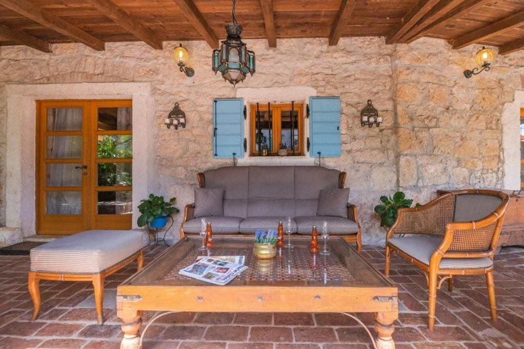 Villa Kazun With Private Pool And Two Gardens Marčana Zewnętrze zdjęcie