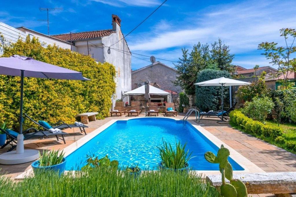 Villa Kazun With Private Pool And Two Gardens Marčana Zewnętrze zdjęcie