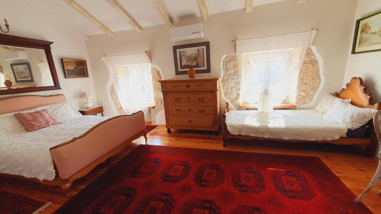 Villa Kazun With Private Pool And Two Gardens Marčana Zewnętrze zdjęcie