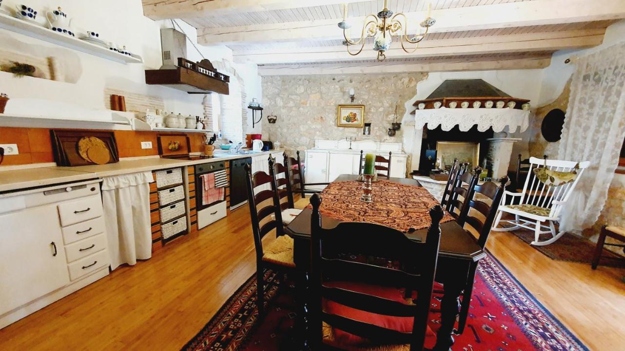 Villa Kazun With Private Pool And Two Gardens Marčana Zewnętrze zdjęcie