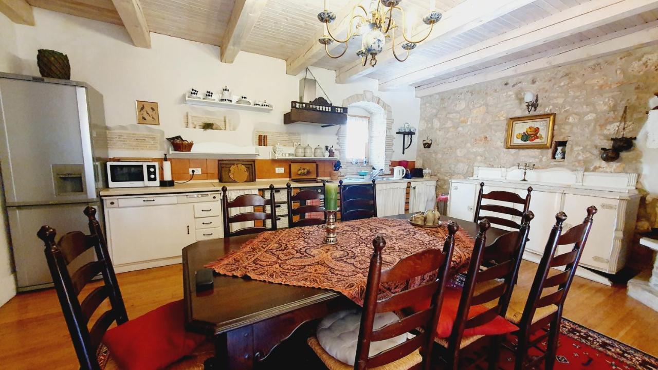 Villa Kazun With Private Pool And Two Gardens Marčana Zewnętrze zdjęcie