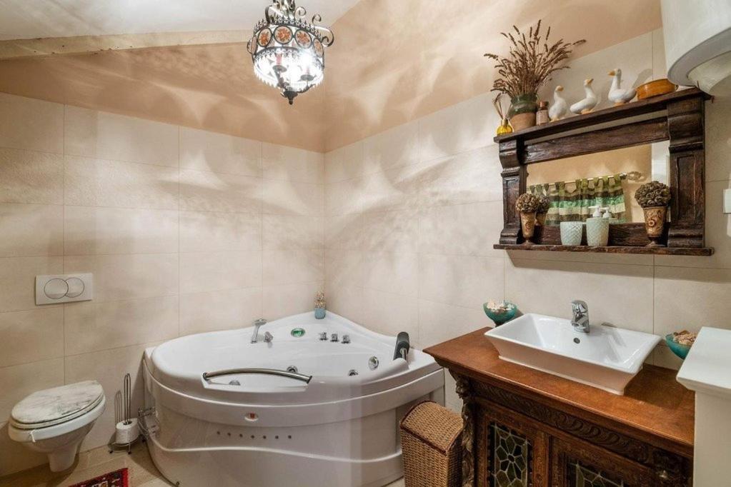 Villa Kazun With Private Pool And Two Gardens Marčana Zewnętrze zdjęcie